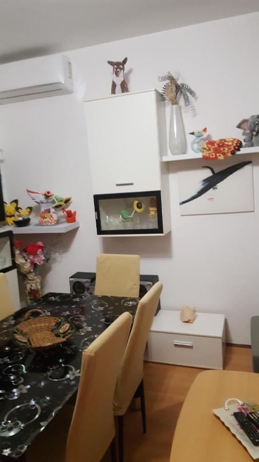 Vera Apartment Kampor