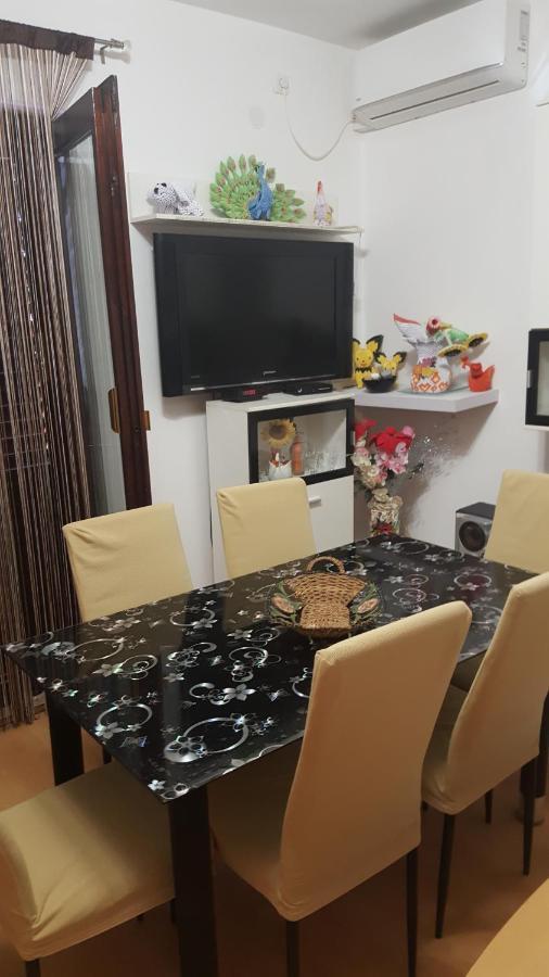 Vera Apartment Kampor
