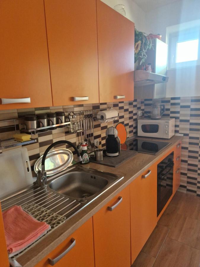 Vera Apartment Kampor