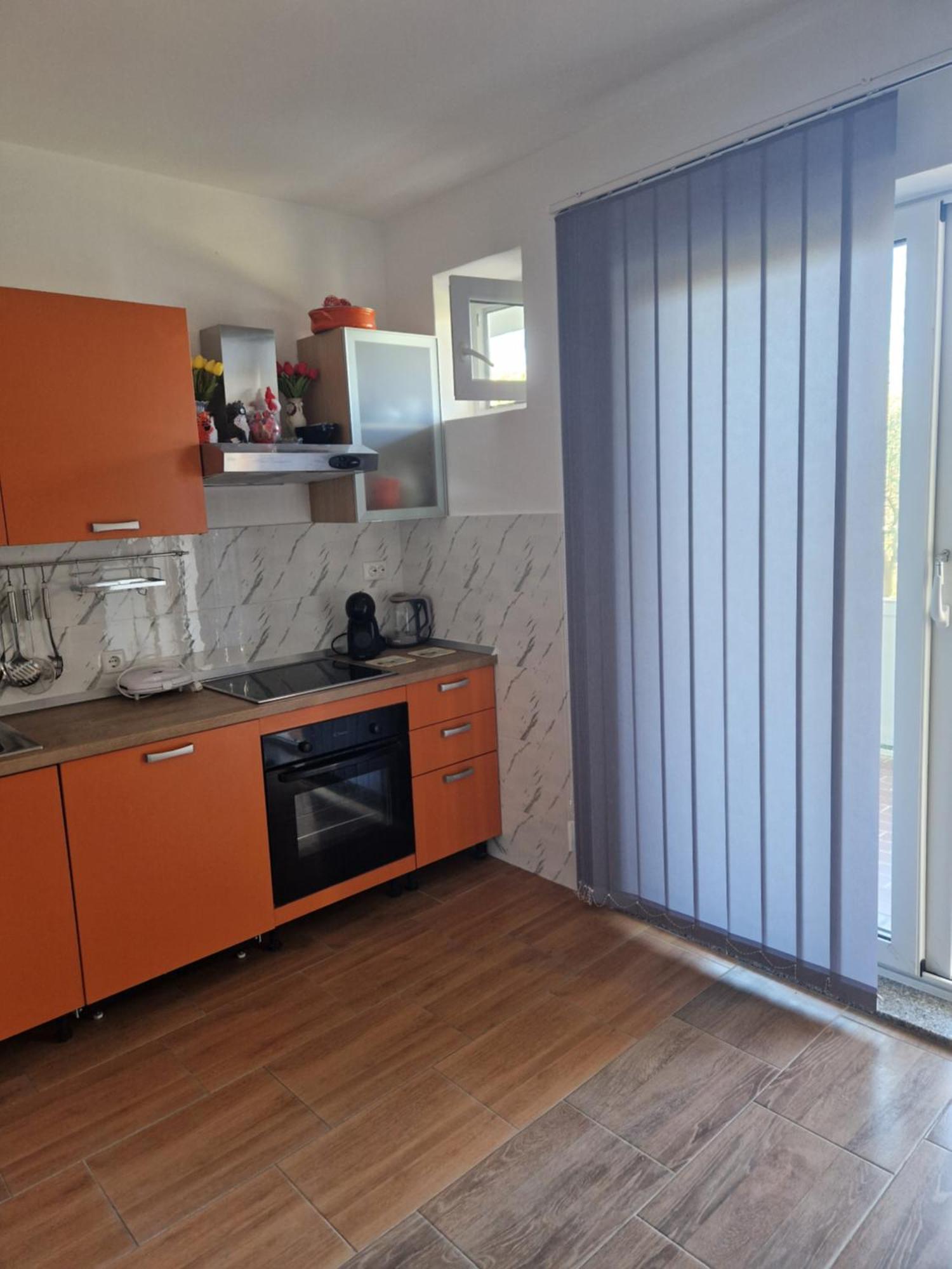Vera Apartment Kampor