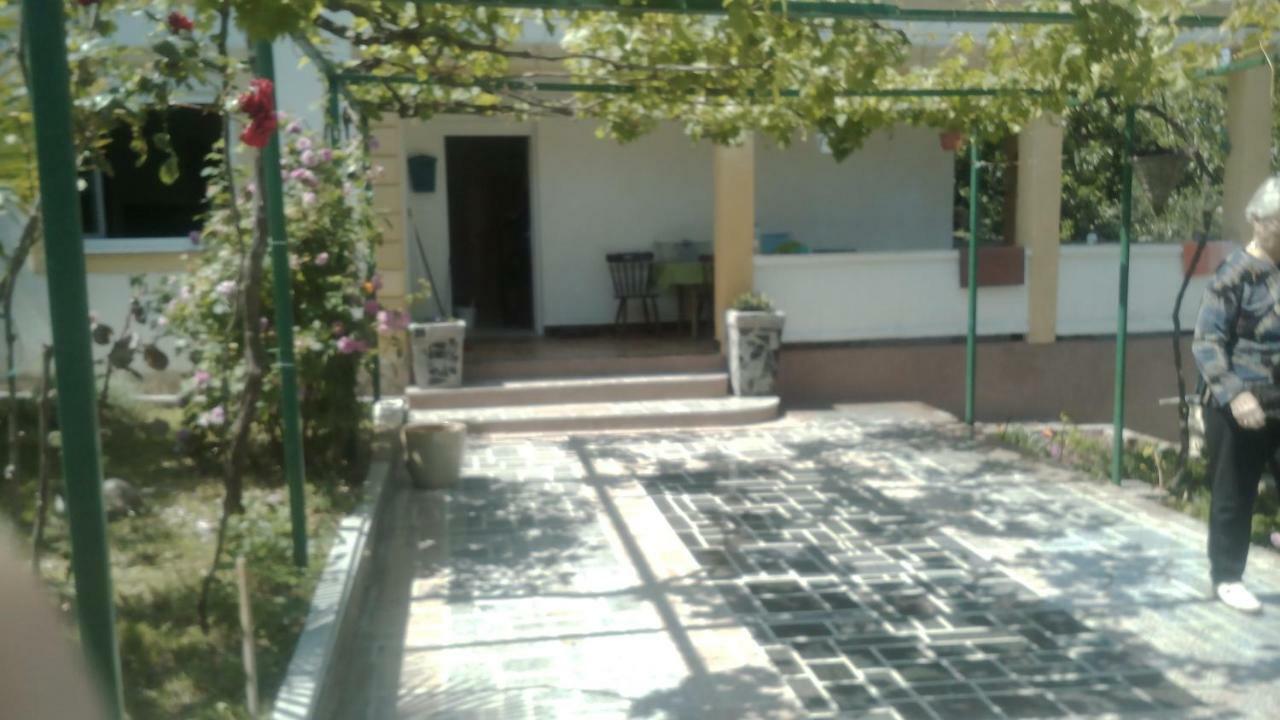 Vera Apartment Kampor